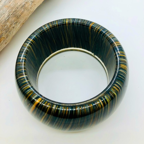 Unusual Vintage Retro large acrylic lucite style bangle Bracelet - Picture 9 of 10